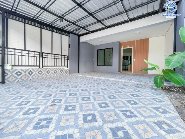 *****ทาวน์เฮ้าส์มือสองย่านนนทบุรี ม.เนเชอร่า เทรนด์ รัตนาธิเบศร์-ราชพฤกษ์ เนื้อที่มากถึง 20.4 ตร.ว. ฟังก์ชัน 3 ห้องนอน 2 ห้องน้ำ 2 ที่จอดรถ สภาพสวยเหมือนมือหนึ่ง บนทำเลแห่งการเดินทาง เพียง 10 นาทีก็ถึงรถไฟฟ้าสายสีม่วง "สถานีบางพลู" ใกล้ทางด่วน "ศรีรัช" จองเลย!